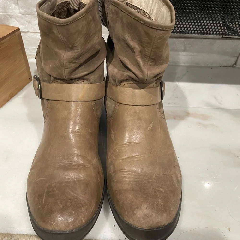 Bogs Taupe Brown Slouchy Leather Buckle Waterproof Ankle Boots Sz 11 women’s